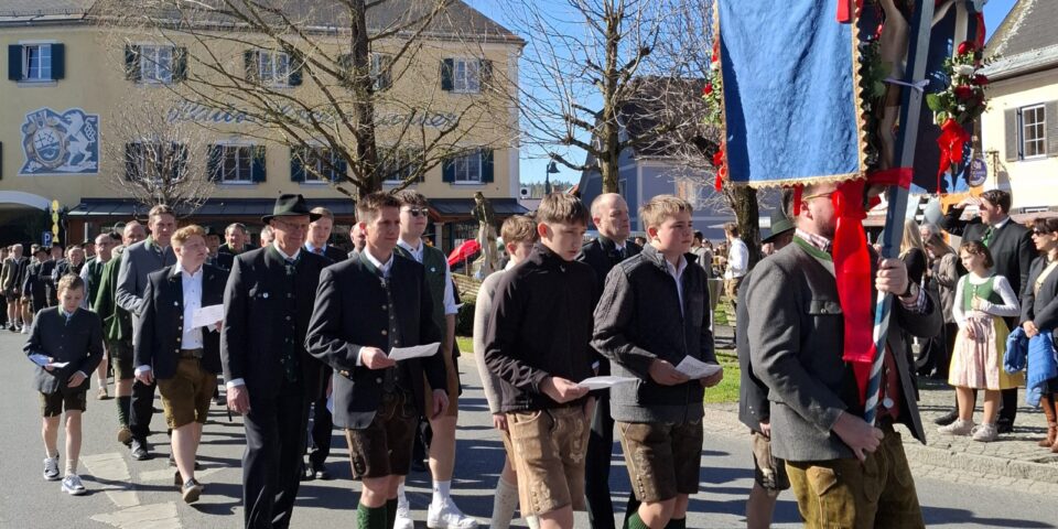 Header-Fluttendorf_Kreuzträger